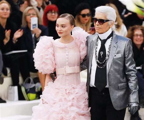 chanel muscus|27 Of Karl Lagerfeld’s Chanel Muses Throughout The Years.